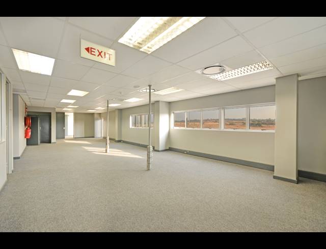 8,760M² WAREHOUSE TO LET IN LINBRO PARK